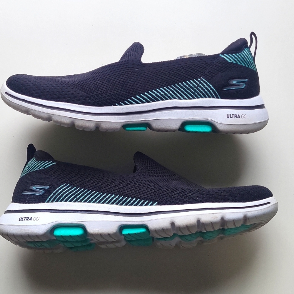 Skechers Black/Teal Slip-on Sneakers, 8M